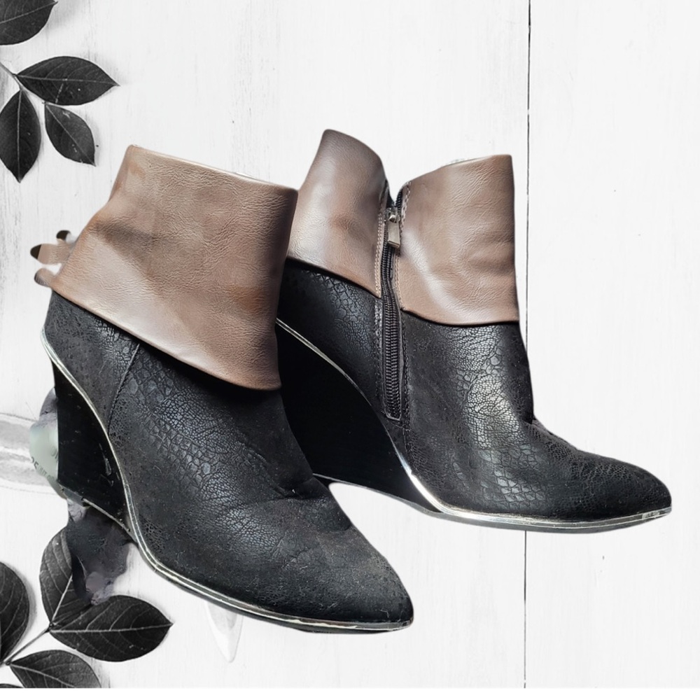 Mark Womans Wedge Black & Brown Zip Up Booties - Size 9